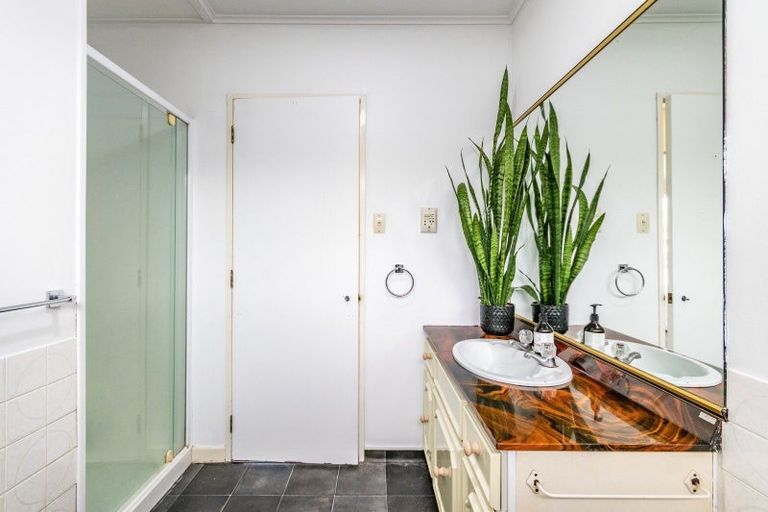 Photo of property in 16 Kimberley Grove, Westbrook, Palmerston North, 4412