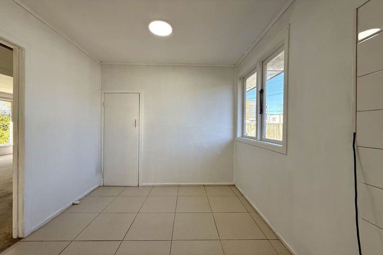 Photo of property in 71 Smythe Road, Henderson, Auckland, 0612