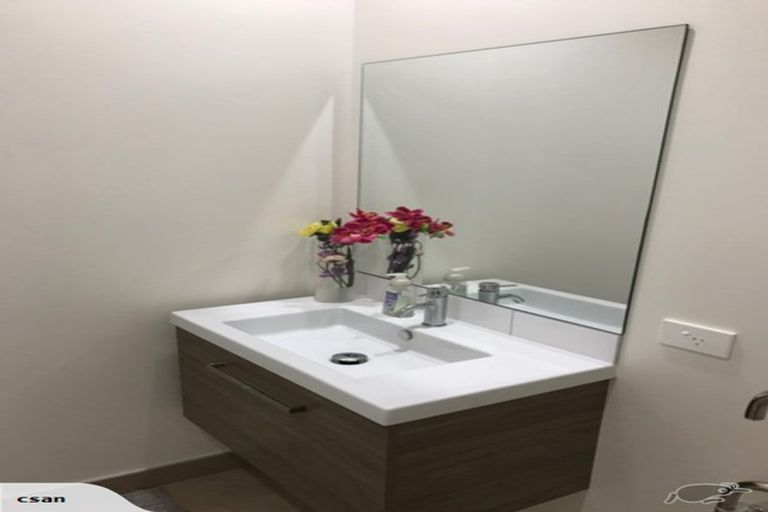 Photo of property in 35 Kanuka Road, Hobsonville, Auckland, 0616