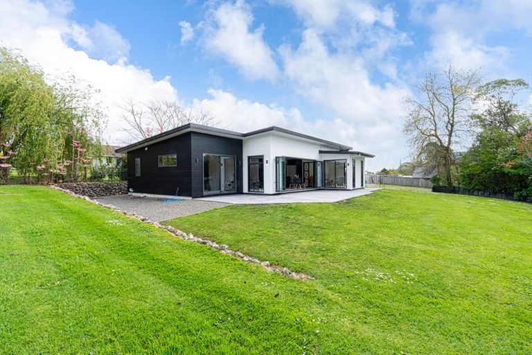 Photo of property in 112 Kawiu Road, Levin, 5510