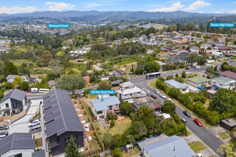 Photo of property in 253 Don Buck Road, Massey, Auckland, 0614