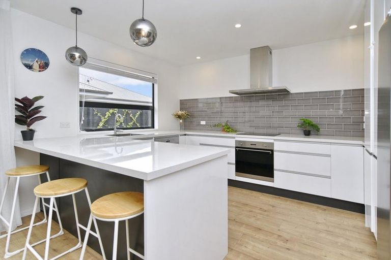 Photo of property in 32 Tara Crescent, Woodend, 7610