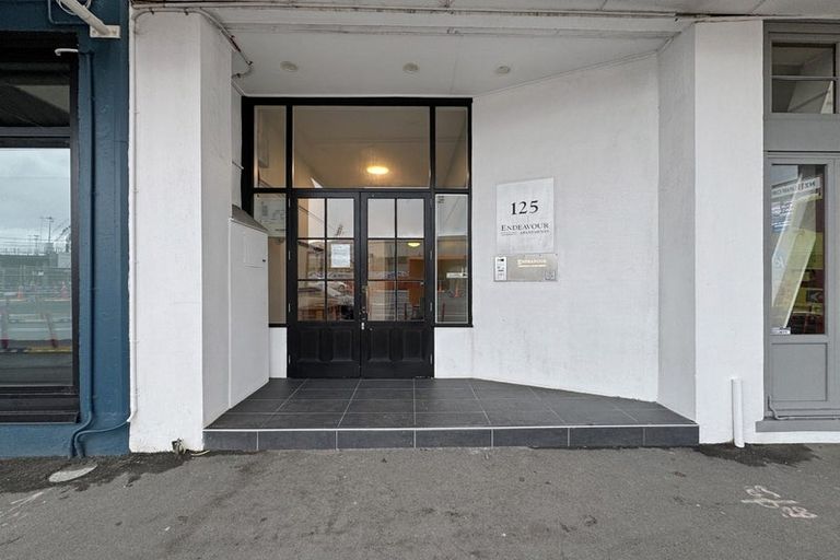 Photo of property in Endeavour Apartments, 19/125u Thorndon Quay, Pipitea, Wellington, 6011