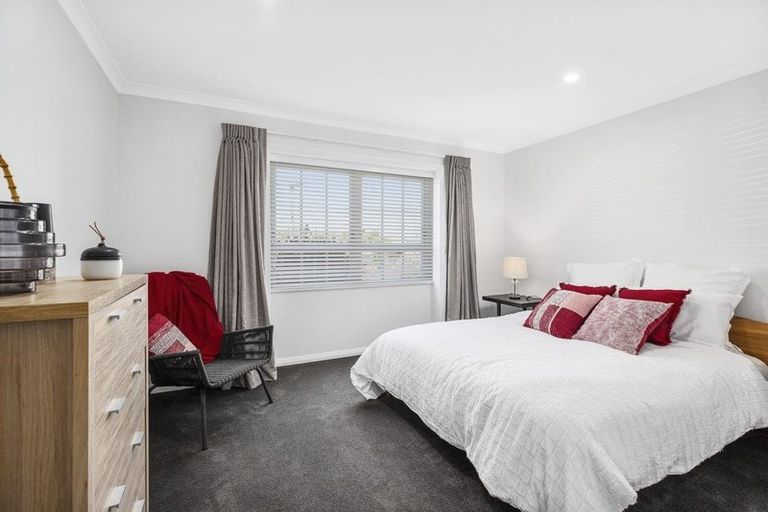 Photo of property in 2 Tio Tio Road, Miramar, Wellington, 6022