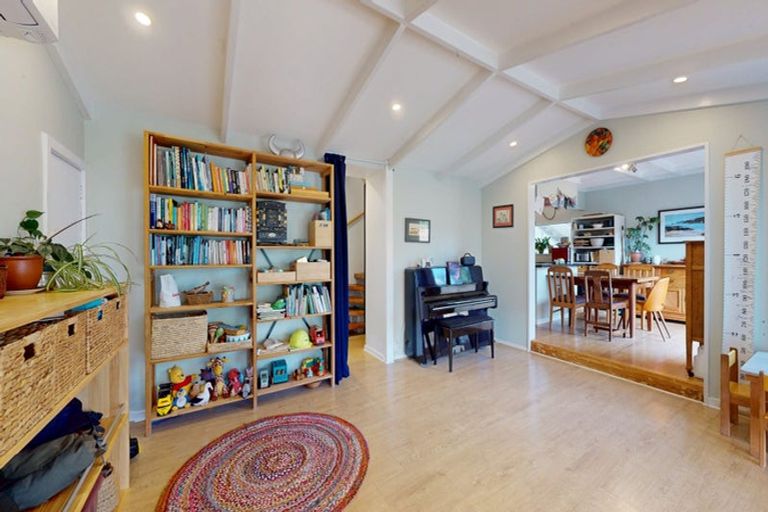 Photo of property in 103 Houghton Bay Road, Houghton Bay, Wellington, 6023