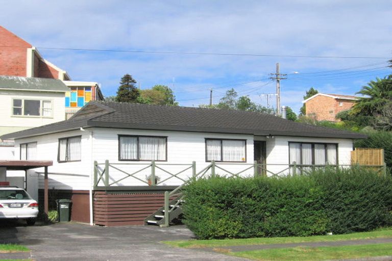 Photo of property in 68 Newington Road, Henderson, Auckland, 0612
