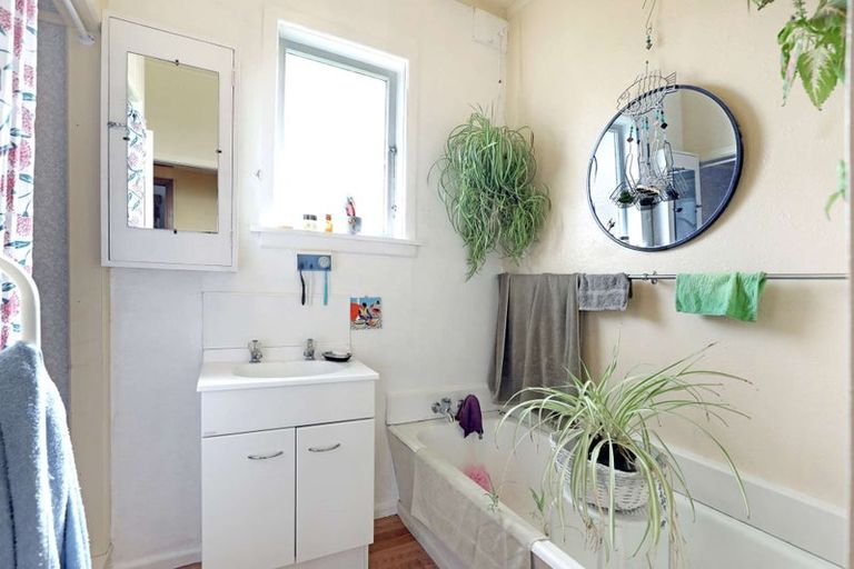 Photo of property in 5 Gloag Street, Waverley, 4510