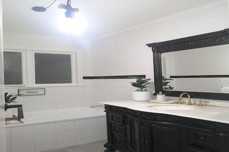 Photo of property in 70 Dominion Park Street, Johnsonville, Wellington, 6037