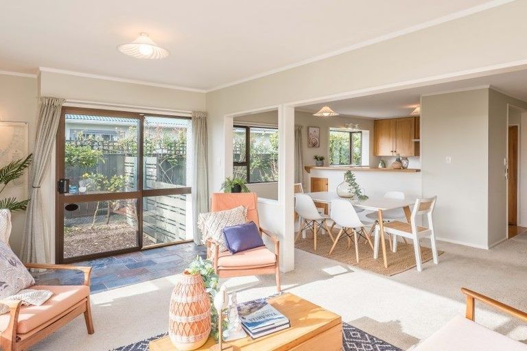 Photo of property in 115 Seaview Road, Paraparaumu Beach, Paraparaumu, 5032