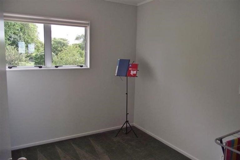 Photo of property in 10 Mcclintock Road, Massey, Auckland, 0614
