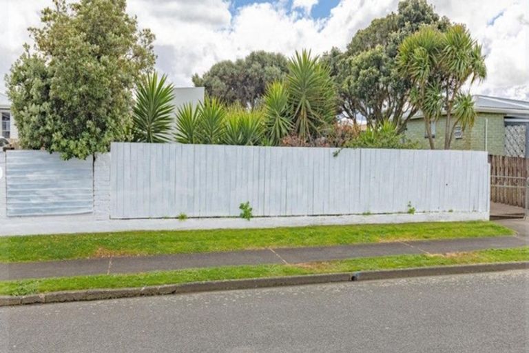 Photo of property in 4 Kupe Place, Castlecliff, Whanganui, 4501
