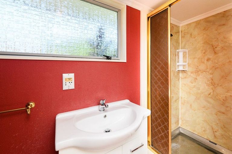 Photo of property in 46 Hillcrest Drive, Kelvin Grove, Palmerston North, 4414