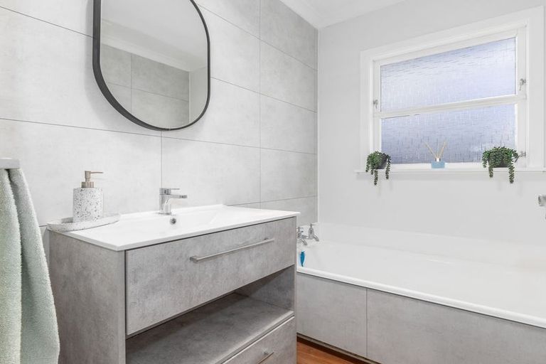 Photo of property in 42 Kennedy Drive, Levin, 5510