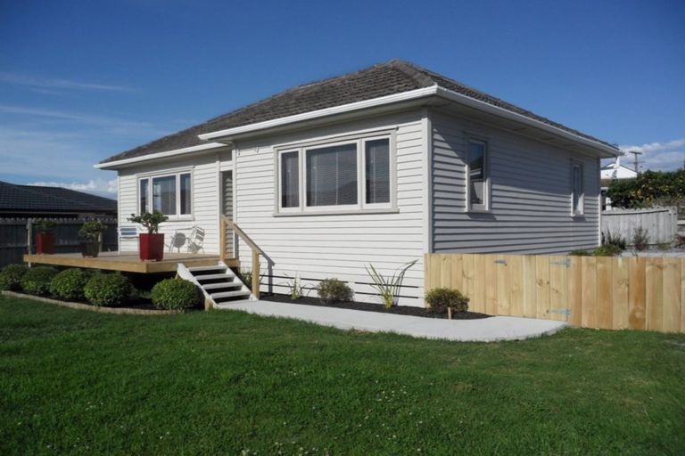 Photo of property in 49f Martyn Street, Waiuku, 2123