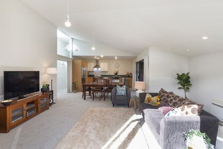 Photo of property in 32a Farquhars Road, Redwood, Christchurch, 8051