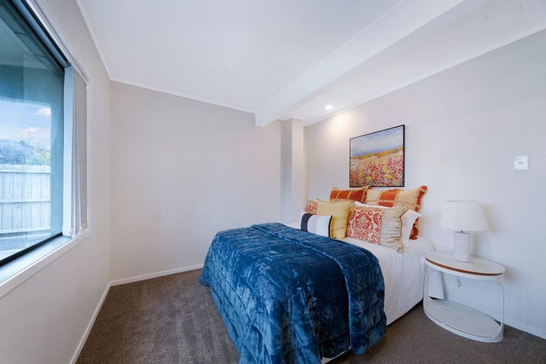 Photo of property in 102 Tirimoana Road, Te Atatu South, Auckland, 0602