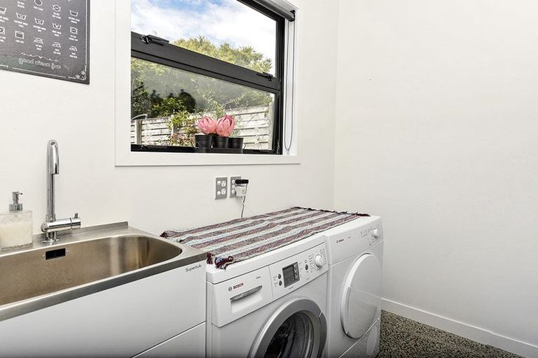 Photo of property in 44a Taikata Road, Te Atatu Peninsula, Auckland, 0610