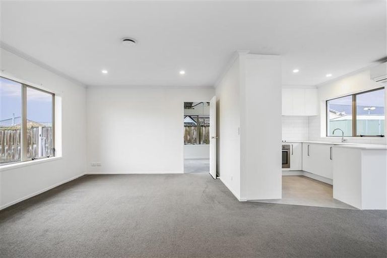 Photo of property in 14 Russett Grove, Henderson, Auckland, 0612
