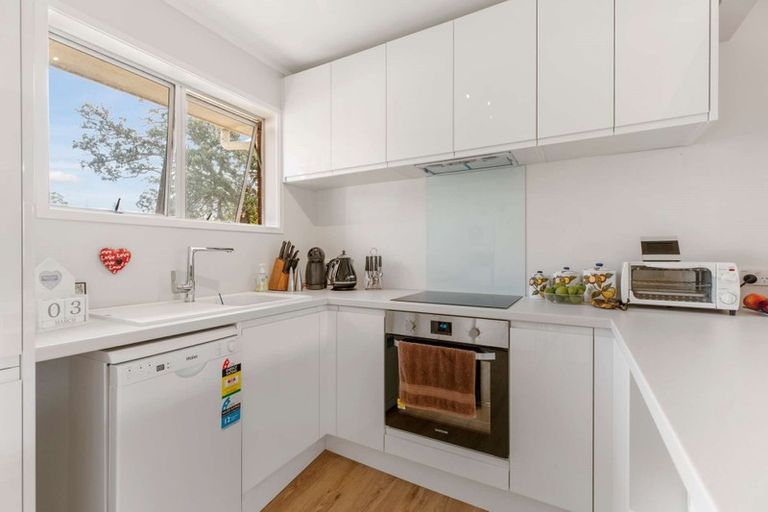 Photo of property in 4/28 Uxbridge Road, Mellons Bay, Auckland, 2014