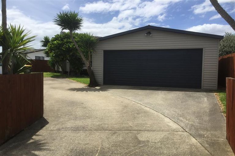 Photo of property in 47 Hereford Street, Te Atatu Peninsula, Auckland, 0610