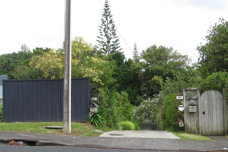 Photo of property in 1/20 Selwyn Crescent, Forrest Hill, Auckland, 0620
