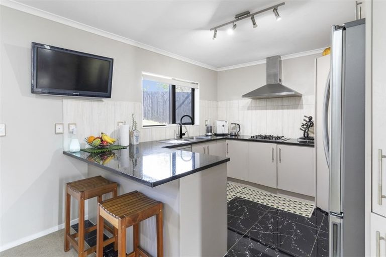 Photo of property in 84 Keri Vista Rise, Papakura, 2110