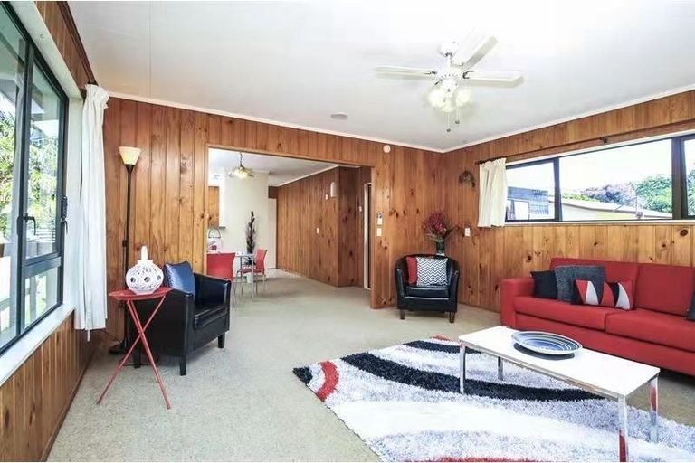 Photo of property in 20 Yeovil Road, Te Atatu Peninsula, Auckland, 0610