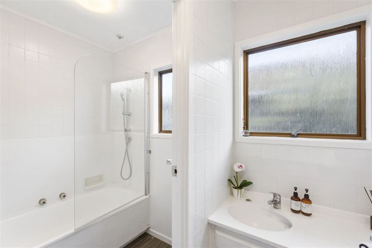 Photo of property in 54 Meadowvale Avenue, Forrest Hill, Auckland, 0620