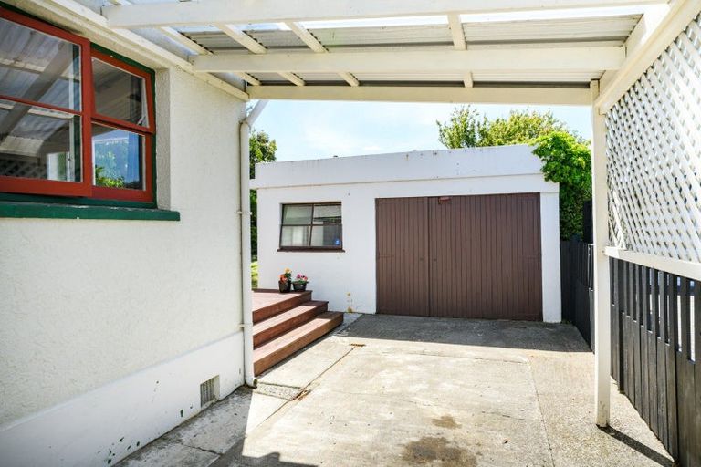 Photo of property in 5 Rangitira Avenue, Palmerston North, 4414