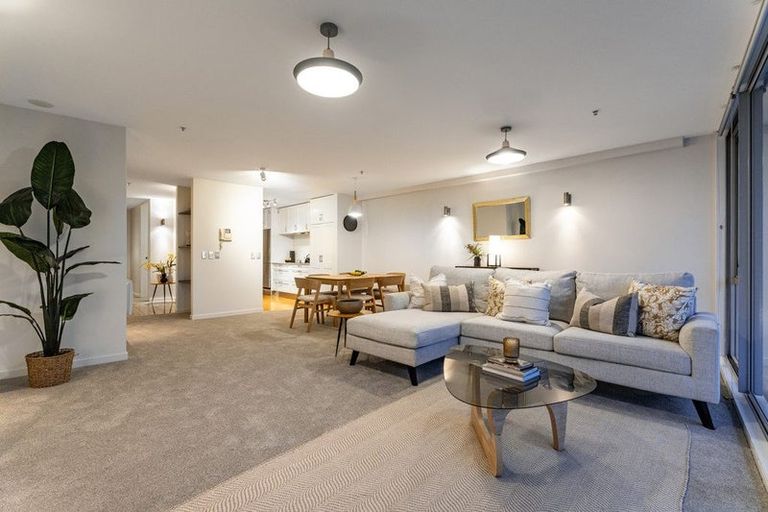Photo of property in Aqua, 6/74 Oriental Parade, Oriental Bay, Wellington, 6011