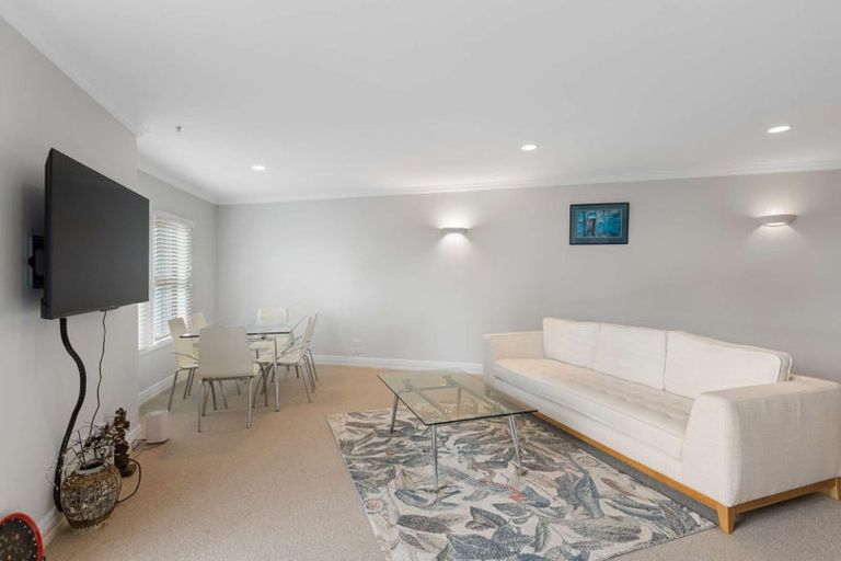 Photo of property in 1 Queen Street, New Plymouth, 4310