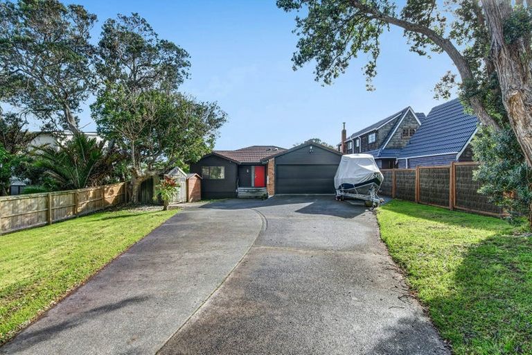 Photo of property in 57 Walton Street, Red Beach, 0932