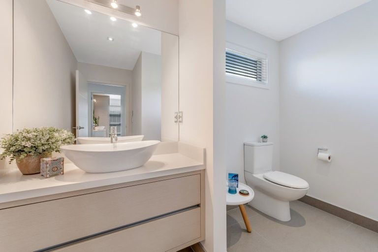 Photo of property in 8a The Parade, Bucklands Beach, Auckland, 2012