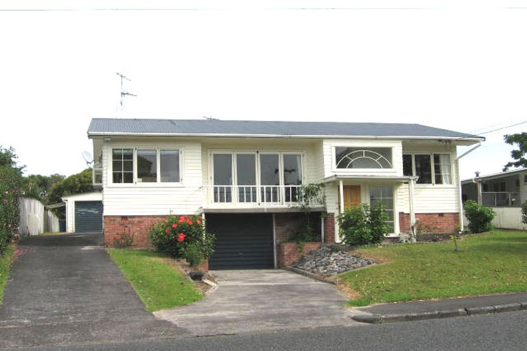 Photo of property in 27 Lyndhurst Road, Te Atatu South, Auckland, 0610