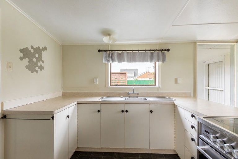 Photo of property in 12 Ormond Street, Woodville, 4920