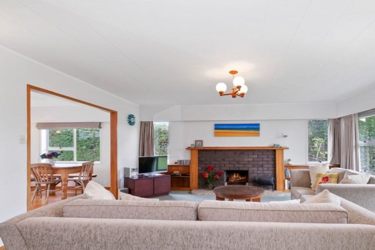 Photo of property in 39 Harbour View Road, Point Wells, 0986