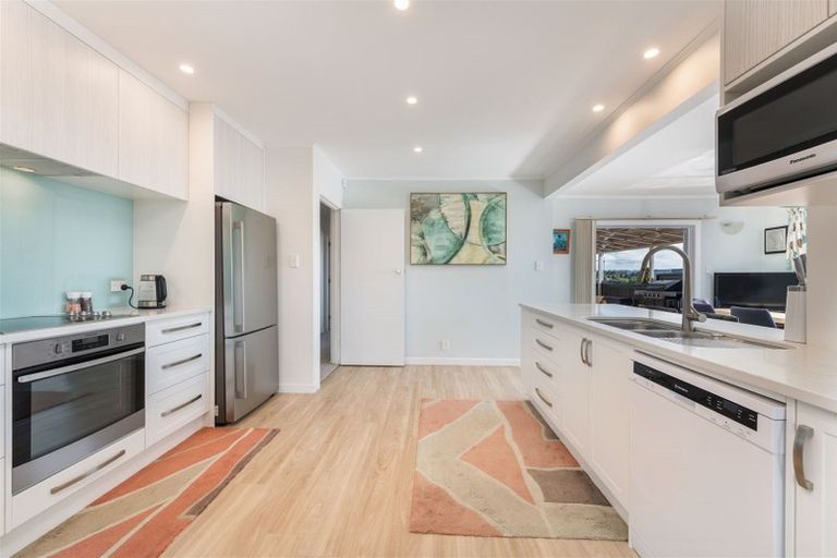 Photo of property in 74 Sylvan Crescent, Te Atatu South, Auckland, 0610