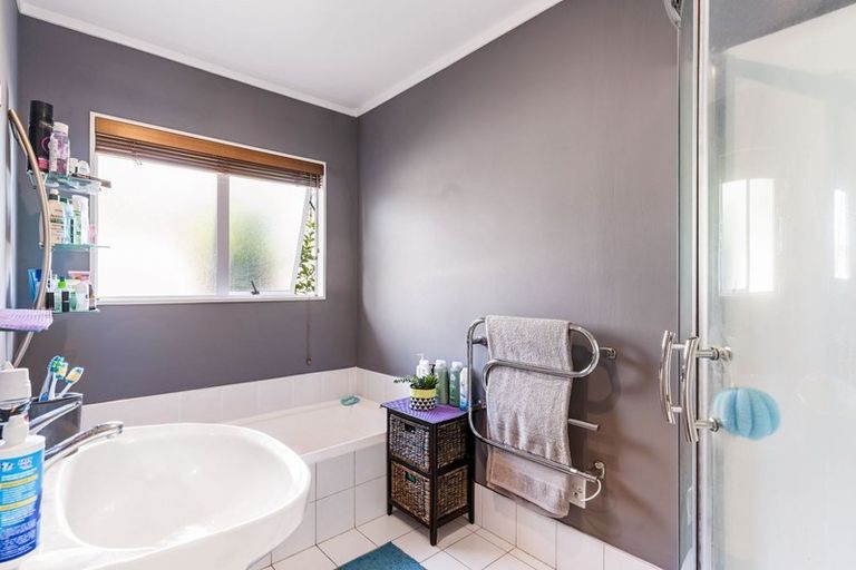 Photo of property in 8b Rathgar Road, Henderson, Auckland, 0610