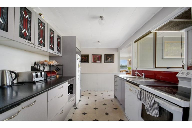 Photo of property in 26 Solar Road, Glen Eden, Auckland, 0602