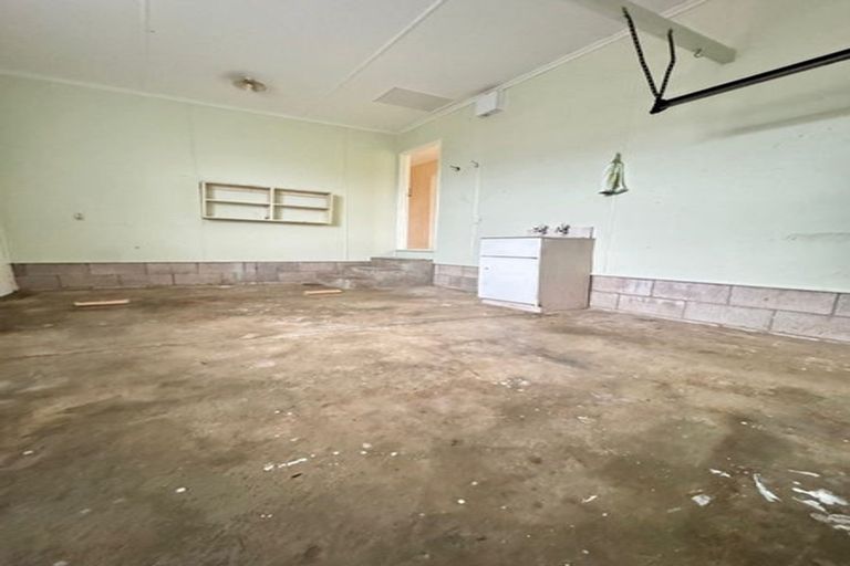 Photo of property in 18 Tomlinson Street, Hillpark, Auckland, 2102