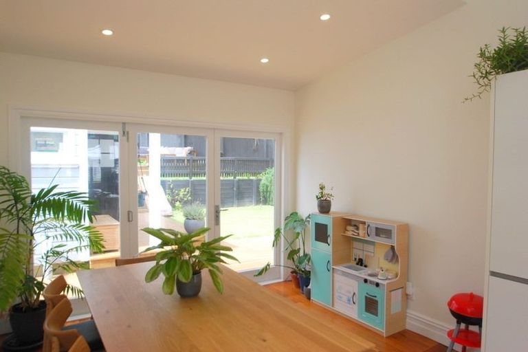 Photo of property in 87 Tiber Street, Island Bay, Wellington, 6023