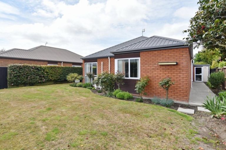 Photo of property in 9 Phoenix Lane, Northcote, Christchurch, 8052