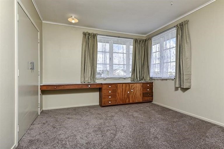 Photo of property in 17 Sheehan Road, Te Atatu South, Auckland, 0610