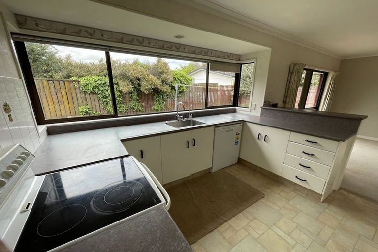 Photo of property in 28 Halyard Close, Flagstaff, Hamilton, 3210