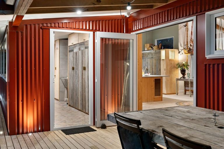 Photo of property in 236 Kiwitahi Road, Helensville, 0875