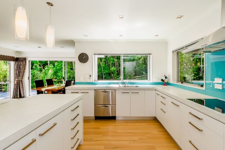 Photo of property in 13 Kakariki Grove, Waikanae, 5036