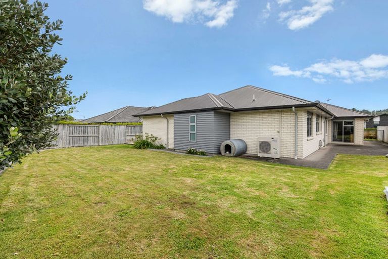 Photo of property in 3 Madden Avenue, Kumeu, 0810