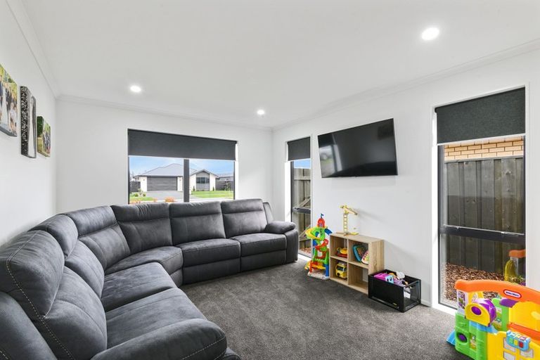 Photo of property in 19 Broadway Parade, Rolleston, 7615