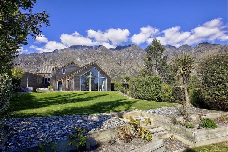 Photo of property in 16 Mckellar Drive, Jacks Point, Queenstown, 9371