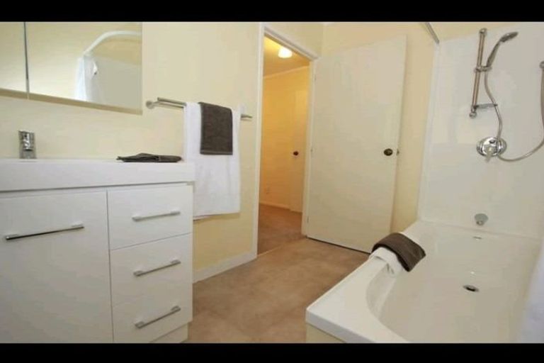Photo of property in 89 Woodglen Road, Glen Eden, Auckland, 0602